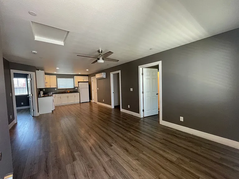 1526 N Sierra Nevada St — Photo 4