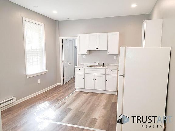 2nd image of 4724 Oxford Ave #1