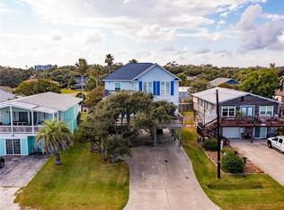 207 S 2nd St, Rockport, TX 78382