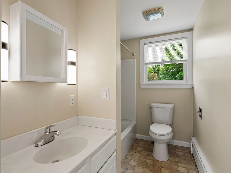 431 Northeast Rd #A — Photo 8
