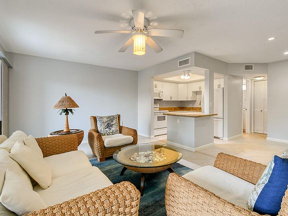 5th image of 124 Shore Court #207