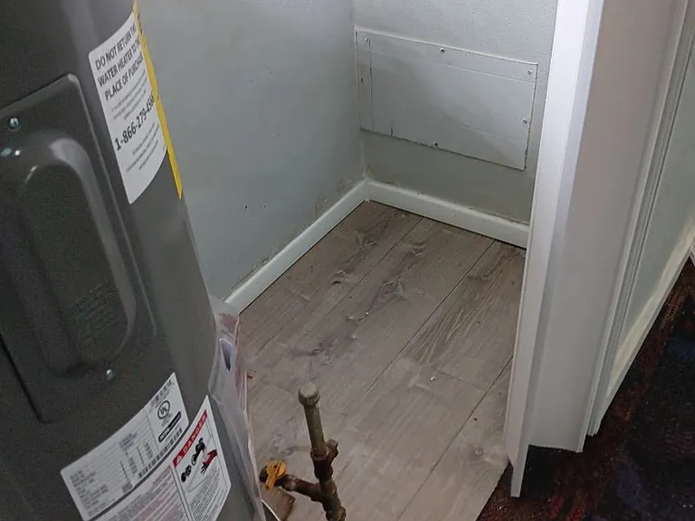 3607 Falling Springs Rd — Photo 9