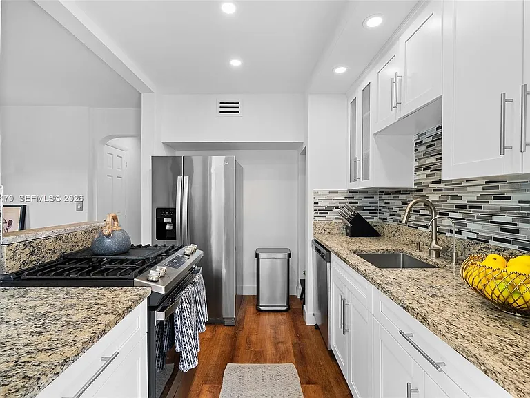 642 86th St — Photo 27