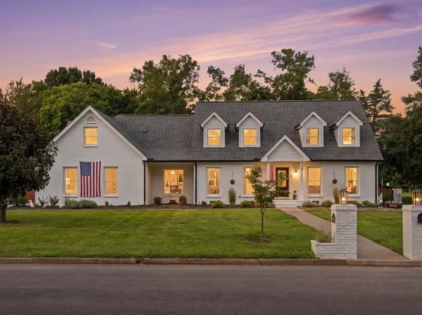 2104 Riverbend Dr, Murfreesboro, TN 37129