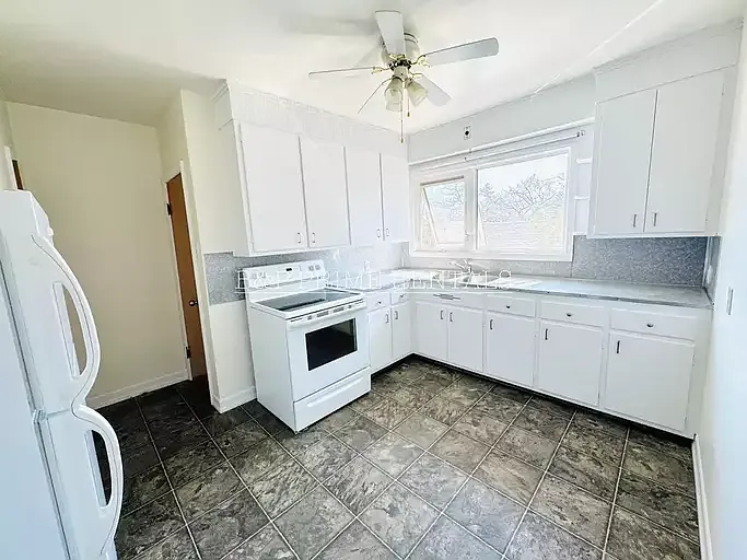 305 Greene Ave #1A
