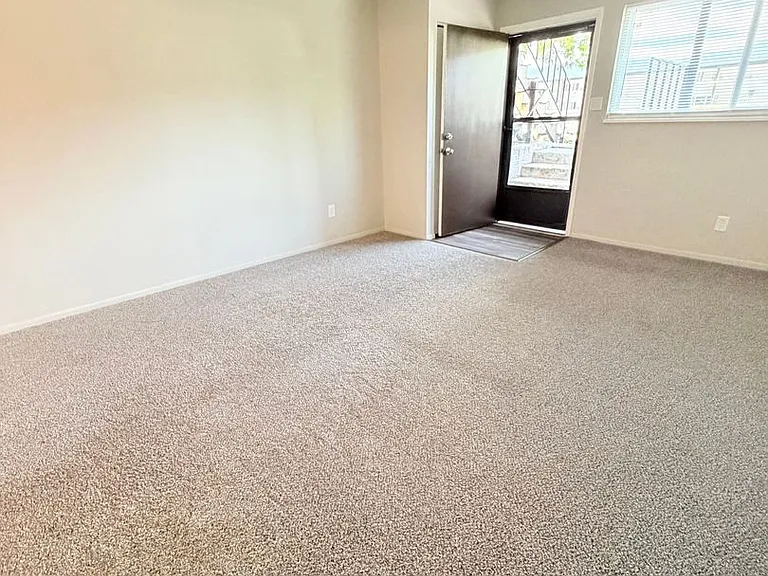 1805 Earlyview Ct — Photo 5