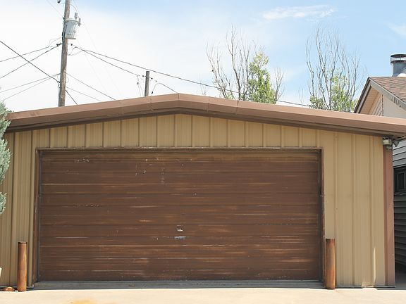 Detached Garage