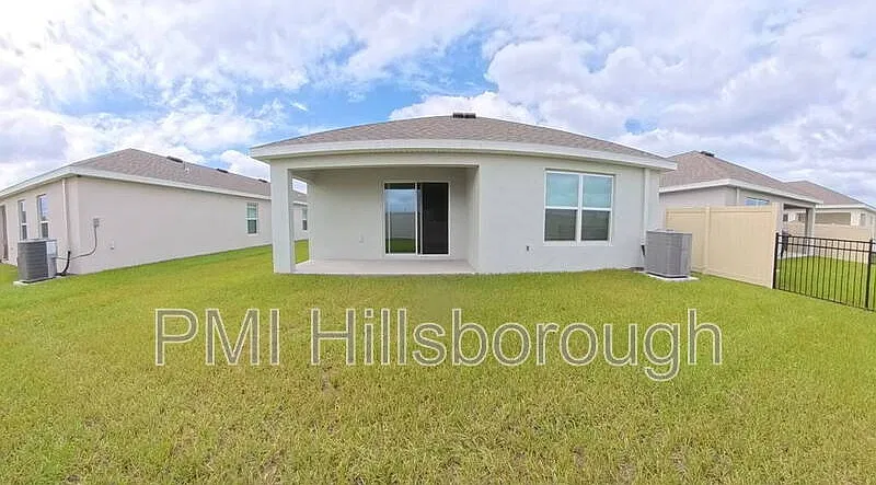 3 bed, 2.0 bath, 1504 sqft, $2,440 — Photo 3