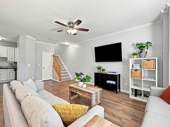 4th image of 2225 Raven Rd Unit 104