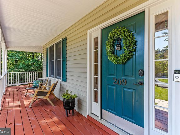 2nd image of 209 Broad Oaks Ln