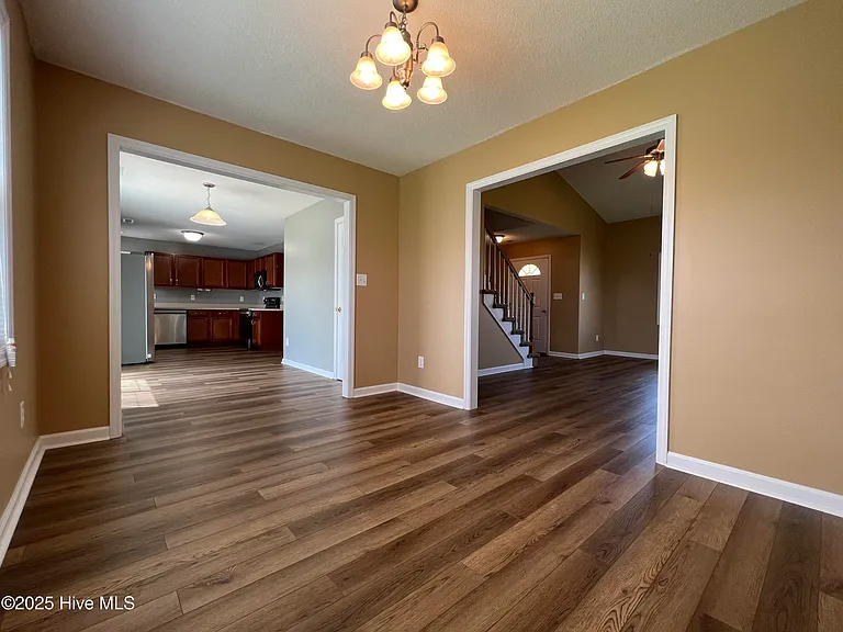 304 Mann St — Photo 9