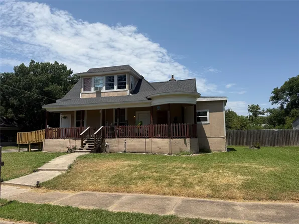 610 W 6th St, Bonham, TX 75418
