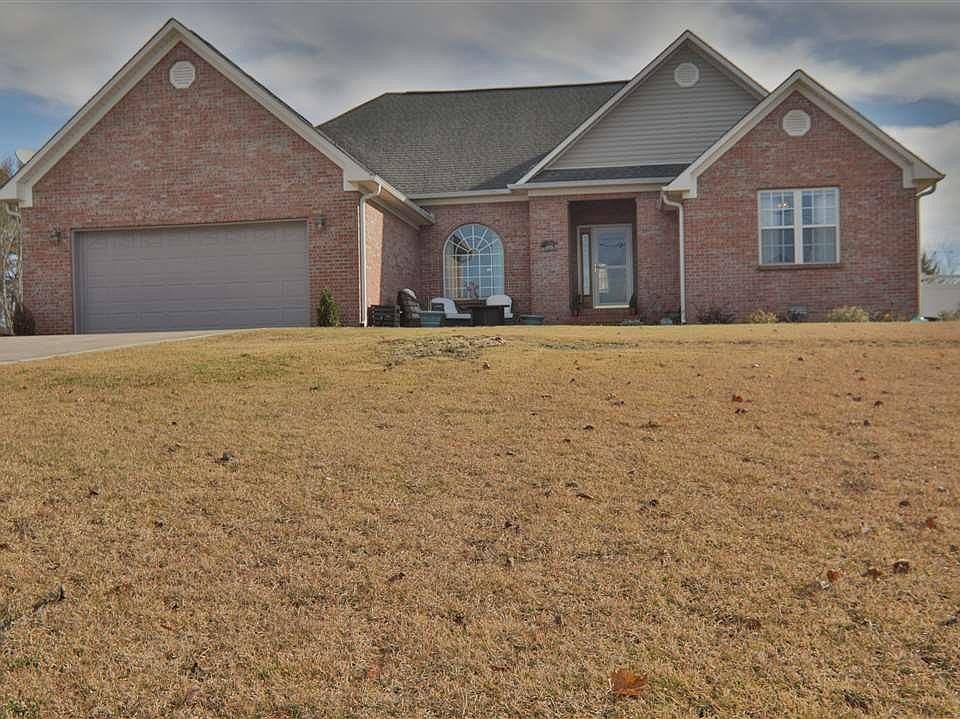 1st image of 140 Singletree Dr