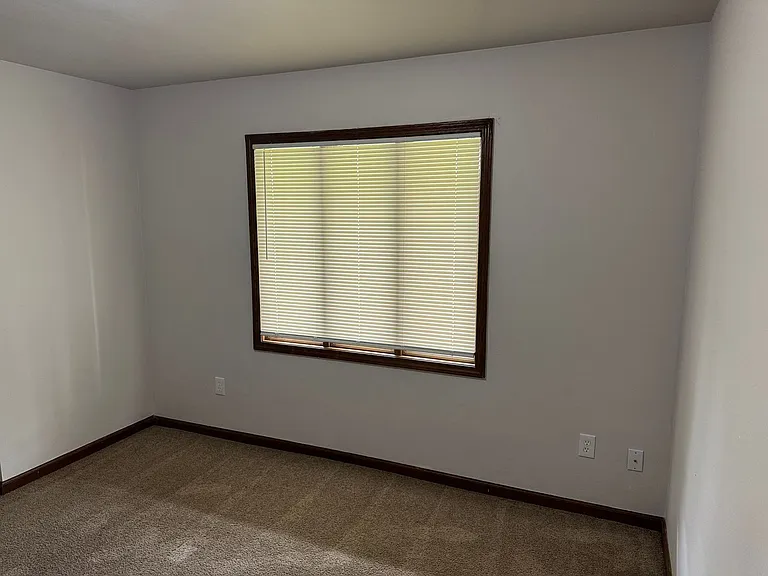 120 S Russell St — Photo 12