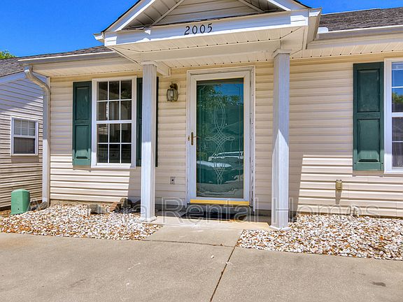 3rd image of 2005 Emerald Bay Dr #1