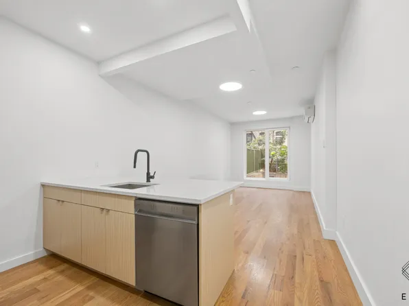 56 East 21st Street image 1 of 8