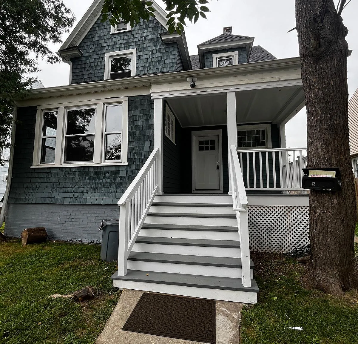 3 bed, 1294 sqft, $2,500 — Photo 1
