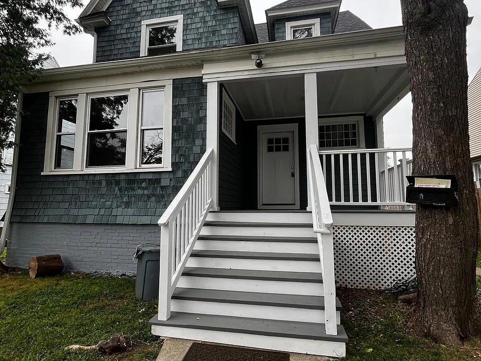 587 Arch St