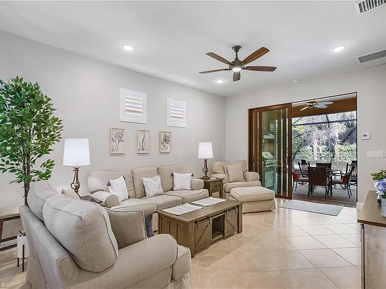 7674 Jacaranda Ln — Photo 3