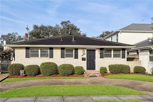 6870 Argonne Blvd — Photo 1