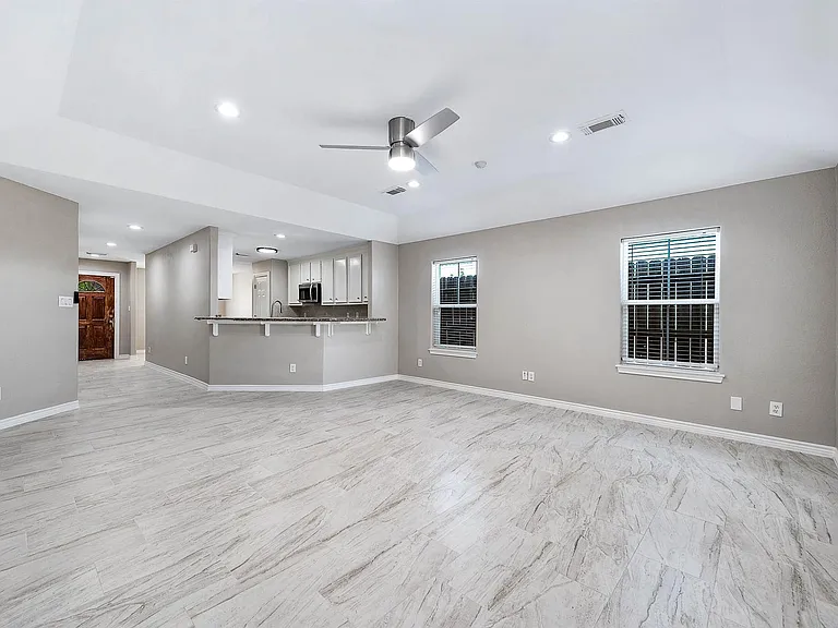 7308 Avenue R — Photo 13