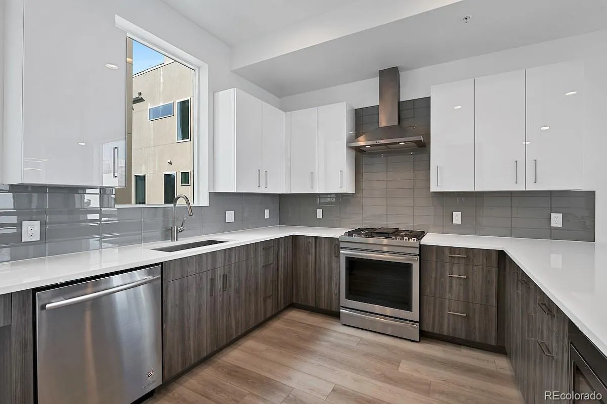 3 bed, 3.0 bath, 1541 sqft, $3,465 — Photo 1