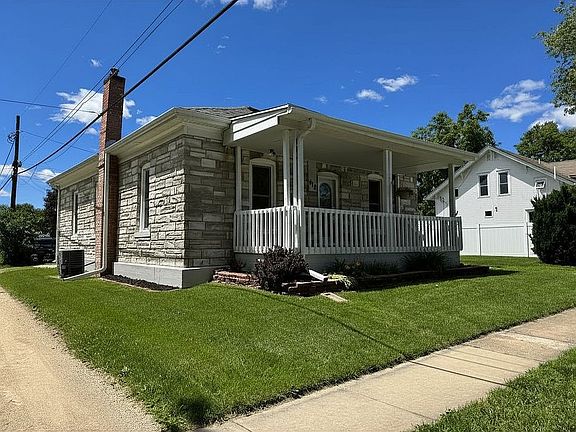 2nd image of 410 2nd St SW