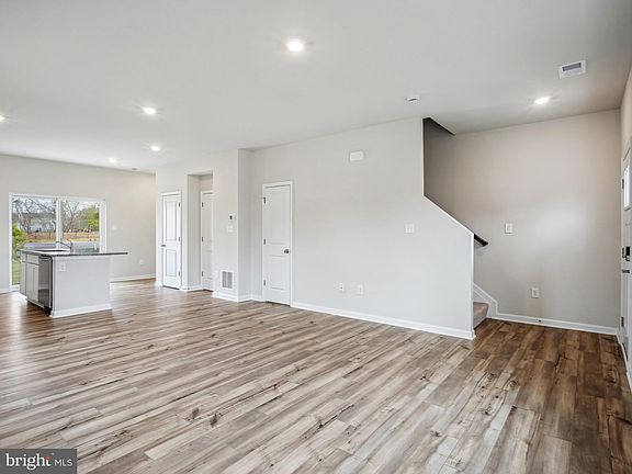 5th image of 38565 Ketch Dr