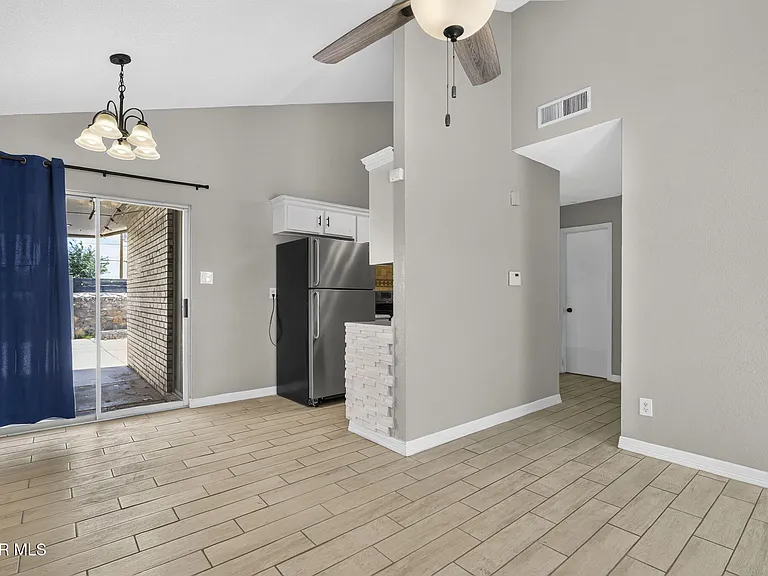 9128 Bur Oak Cir — Photo 5