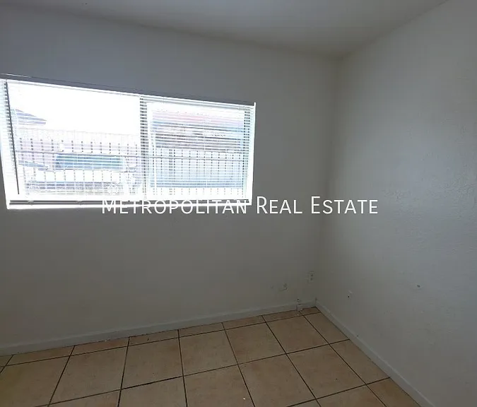 4829 N 37th Ave #4 — Photo 8