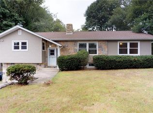 33 Mettatuxet Rd, Narragansett, RI 02882