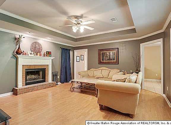 2nd image of 1612 E Nelson St