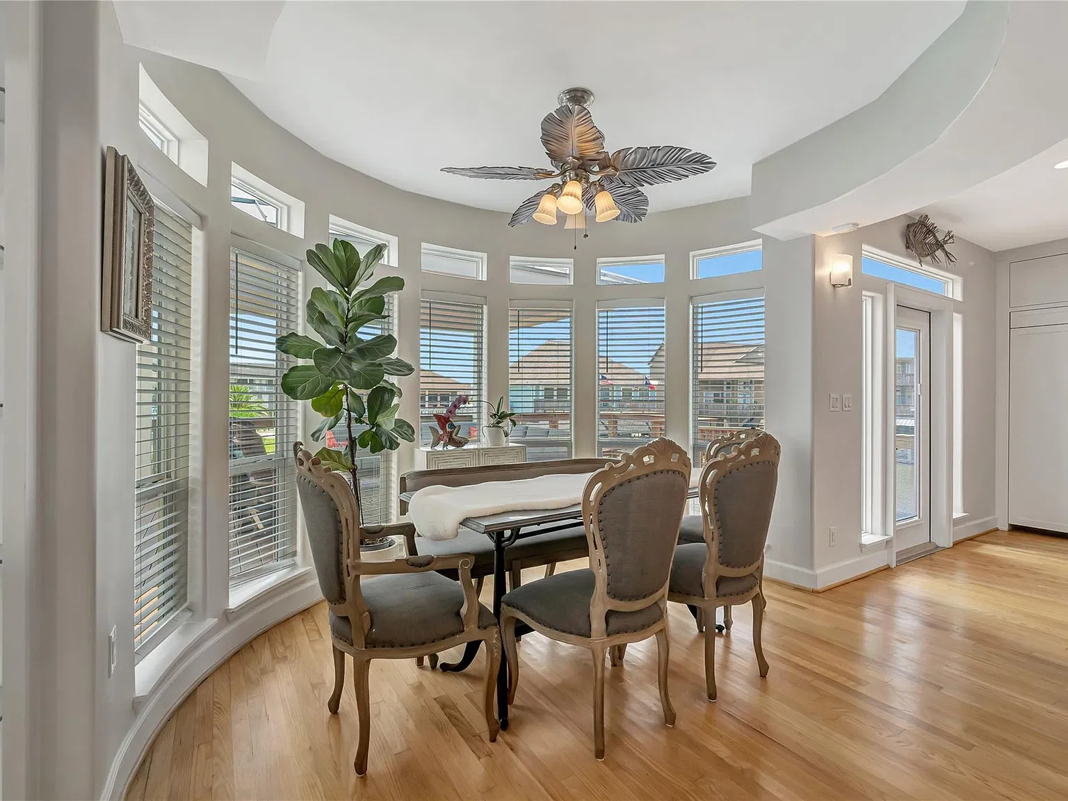 3 bed, 3.5 bath, 3150 sqft, $5,500 — Photo 4