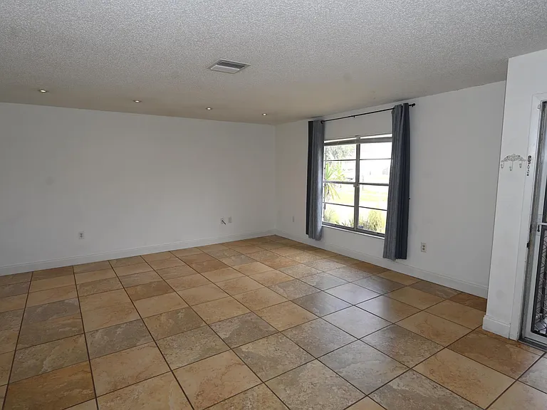 6524 Mauna Loa Blvd — Photo 3