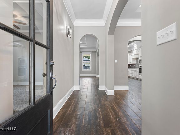 5th image of 106 W Park Dr