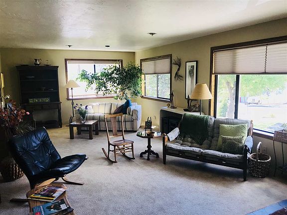 5th image of 140 Boulder Dr