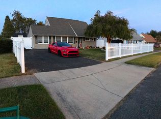 24 Misty Pine Rd, Levittown, PA 19056