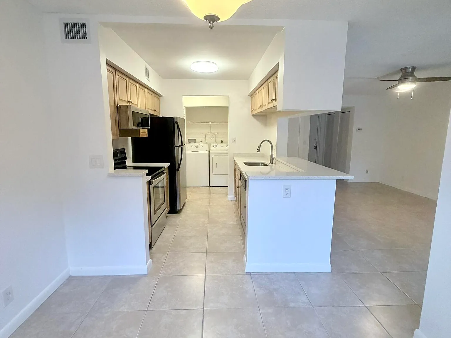 2 bed, 2.0 bath, 850 sqft, $2,200 — Photo 3