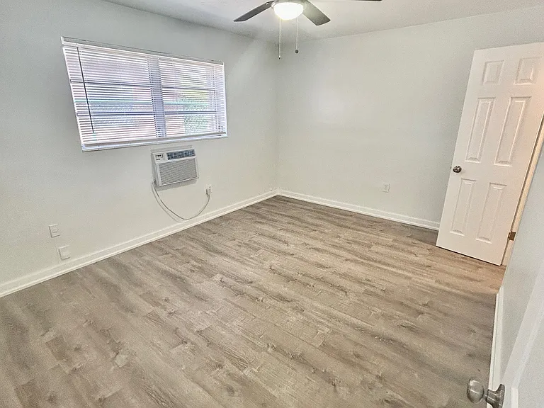 7624 Pembroke Rd — Photo 7