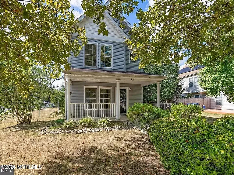301 Howard St — Photo 1