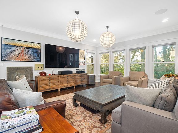 5th image of 807 Ann Street