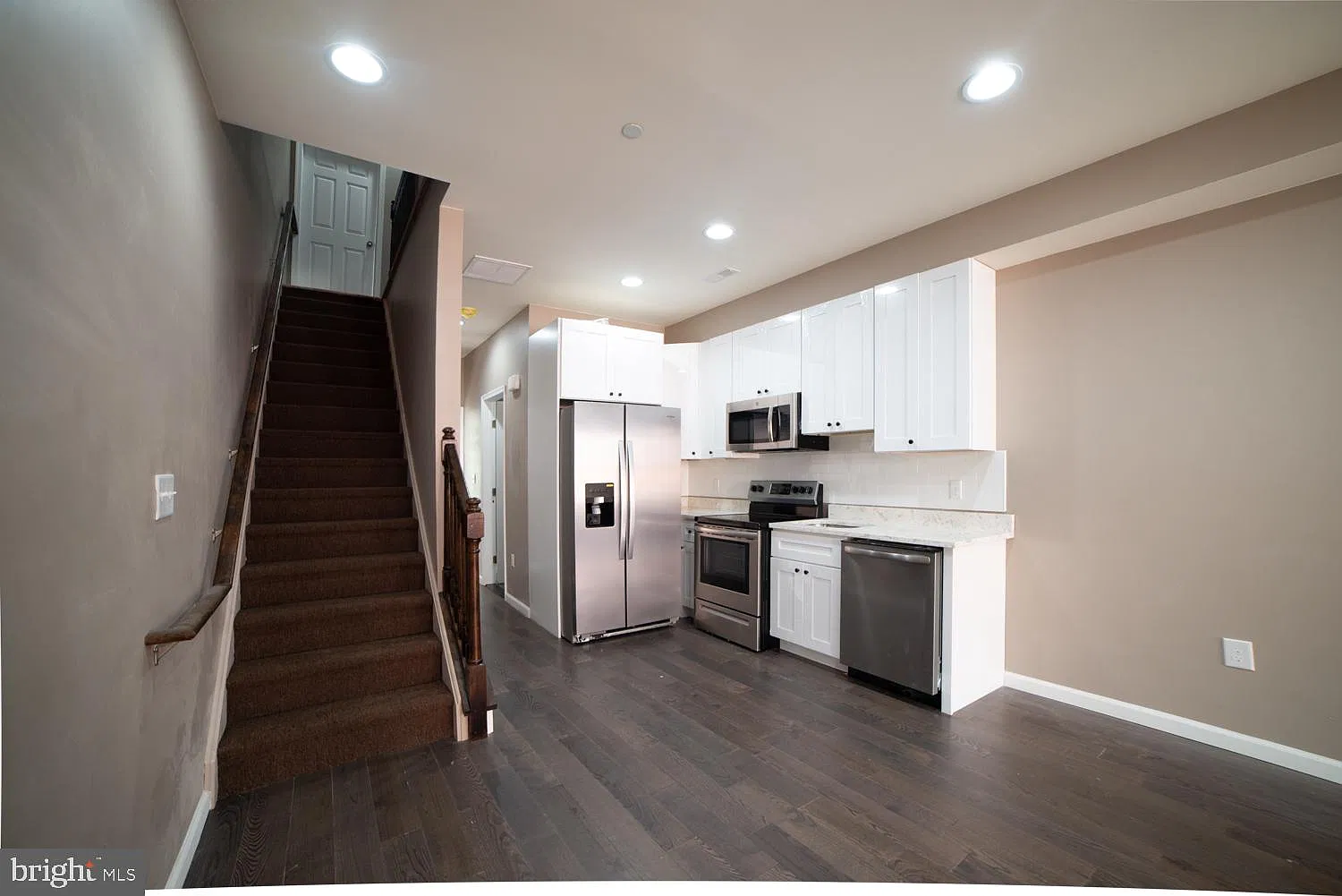 5 bed, 3.0 bath, 2283 sqft, $3,500 — Photo 1