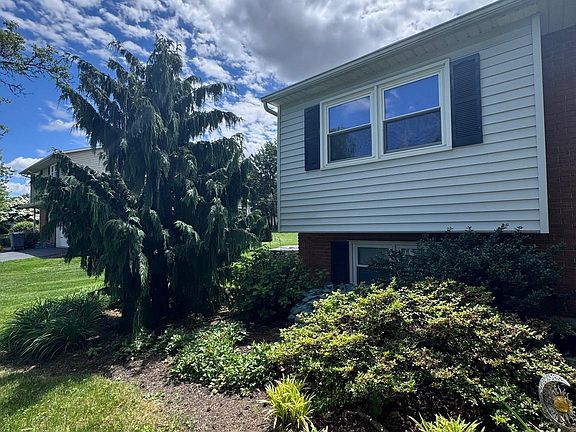 3rd image of 322 Quittie Park Dr