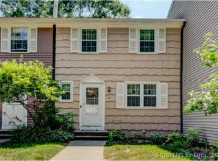 80 E Gate Ln #80, Hamden, CT 06514