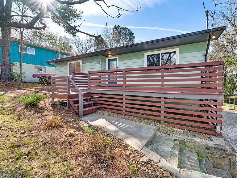 515 W Holly St — Photo 25