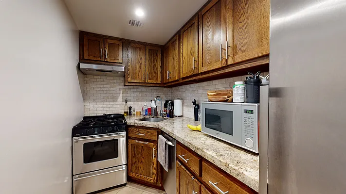 Rented by Bond New York | media 35