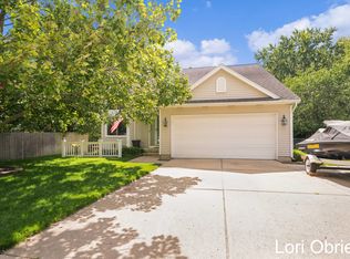 2758 Olivia St NW, Grand Rapids, MI 49504