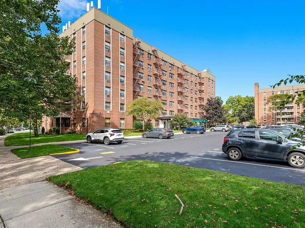 8409 155th Ave APT 5C, Howard Beach, NY 11414