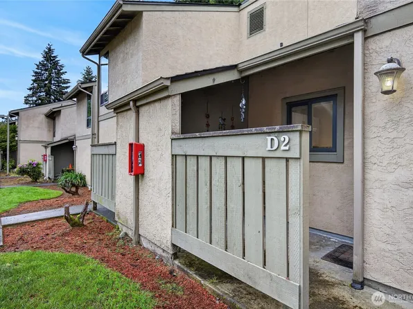 10037 NE 138th Place #D2, Kirkland, WA 98034
