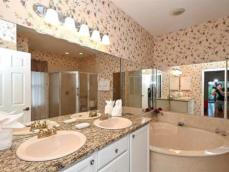 3866 Surrey Ct — Photo 28